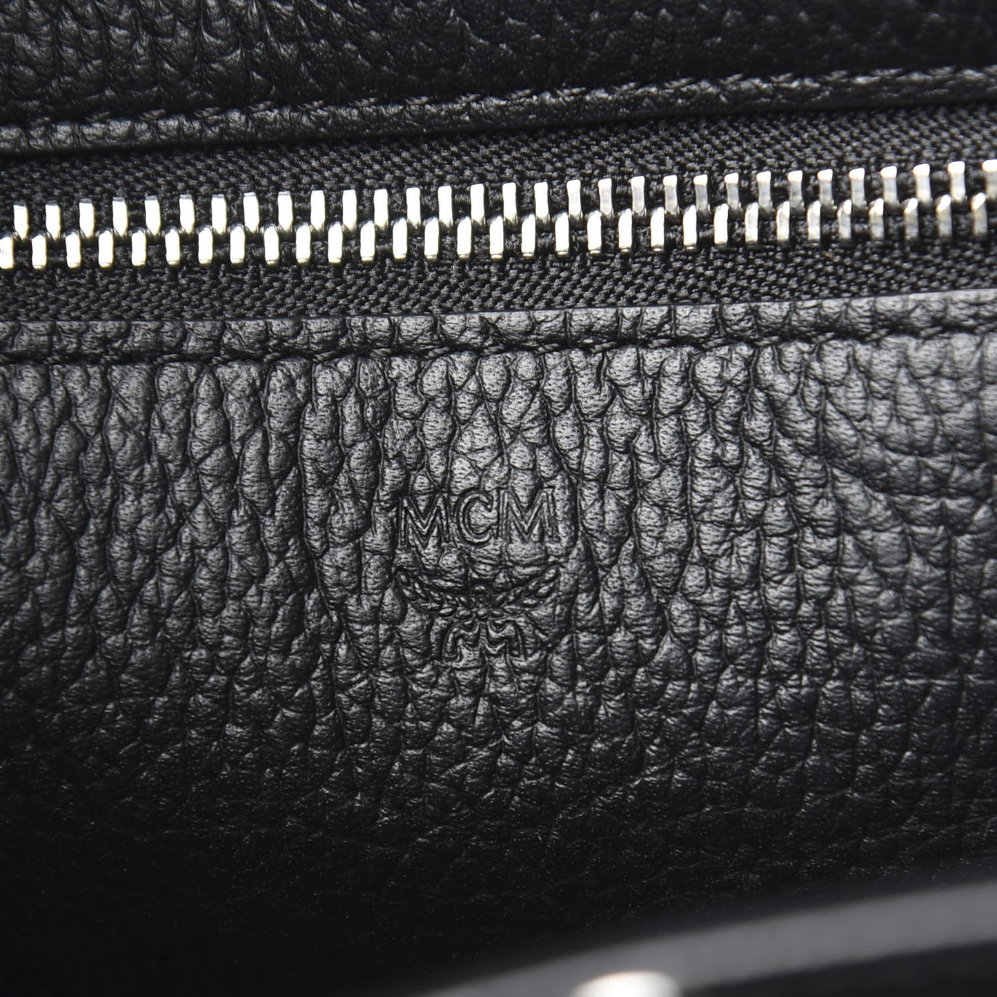 Grained Calfskin Visetos Medium Sarah Hobo Black