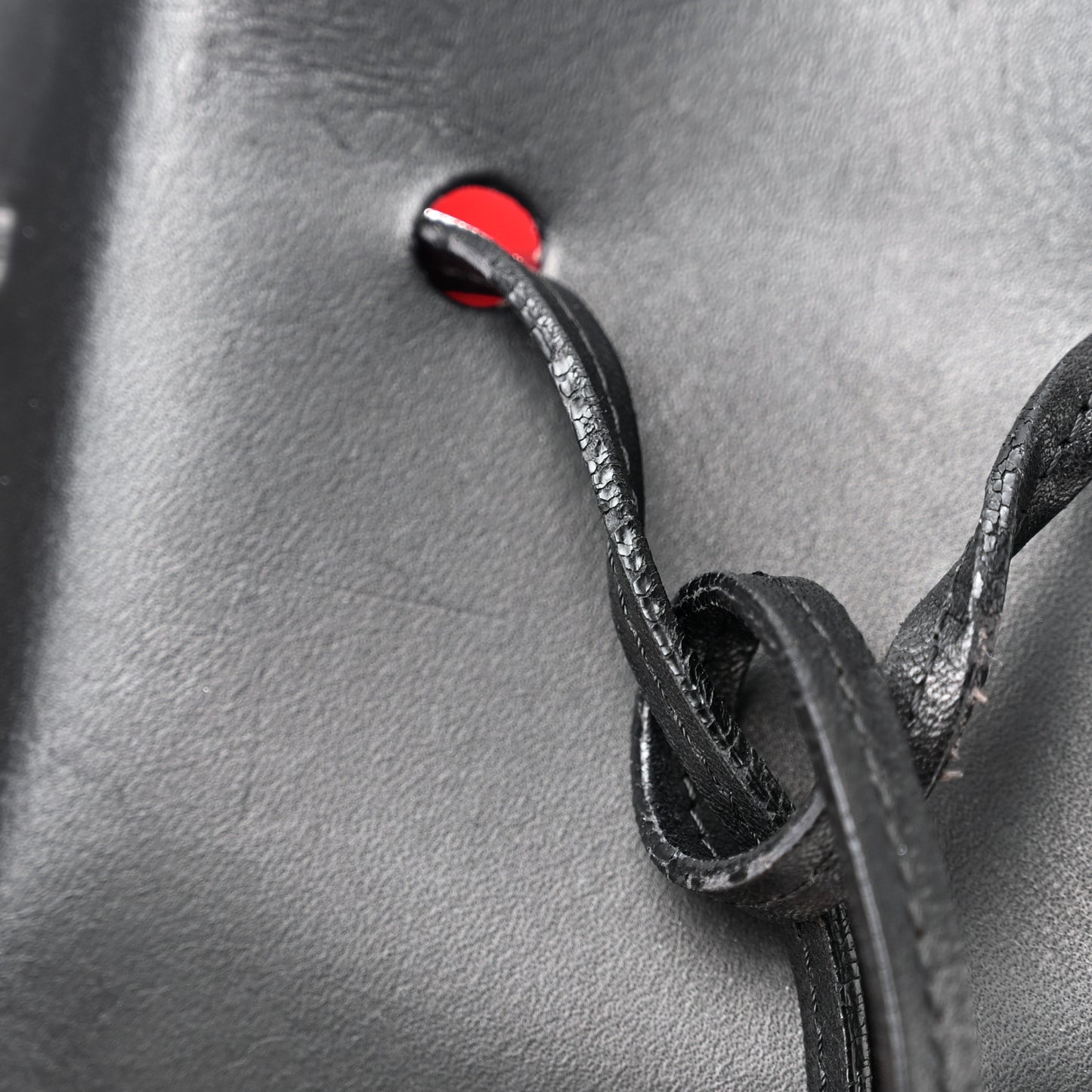 Vegetable Tanned Calfskin Bucket Bag Black Flamma