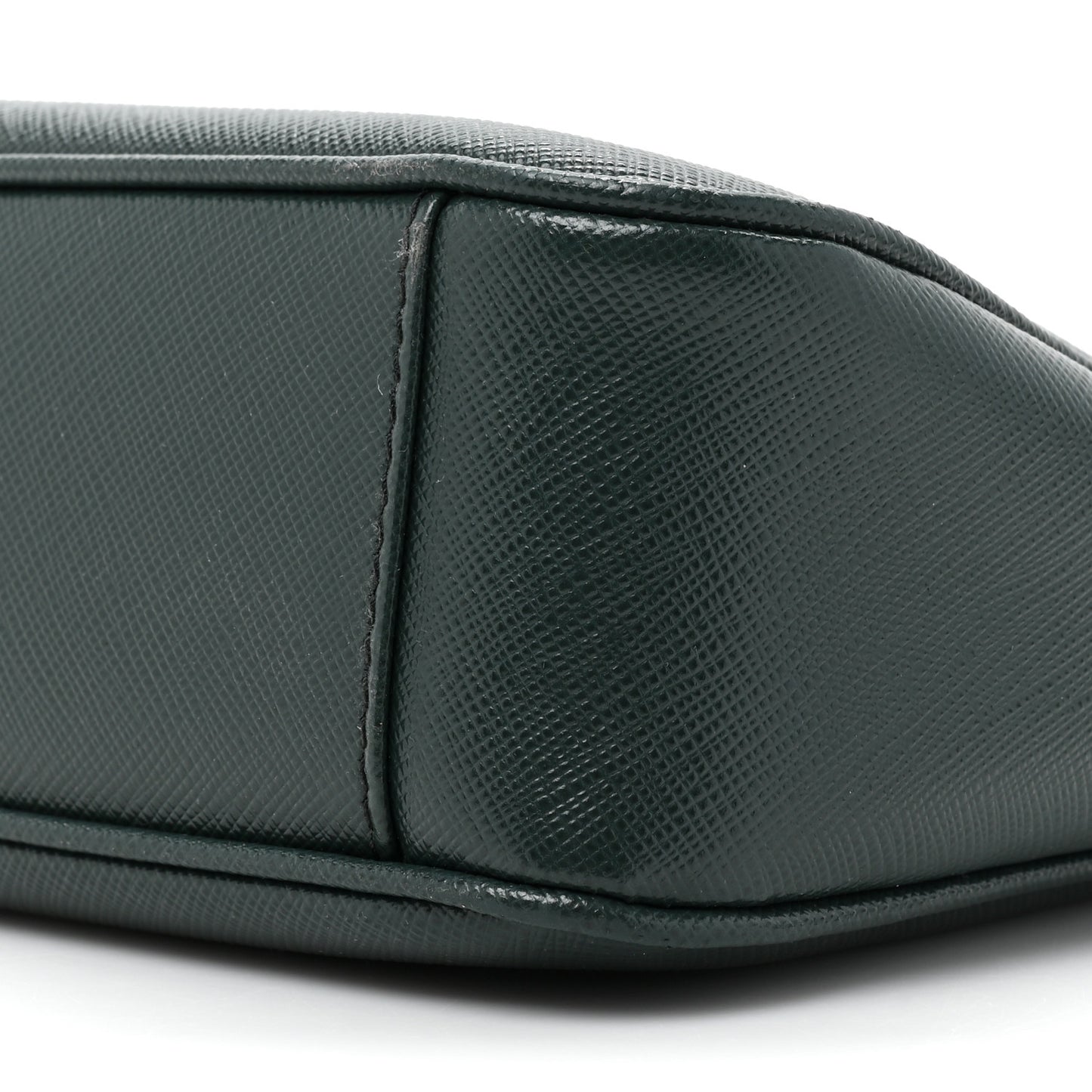 Saffiano Lux Re-Edition 2005 Shoulder Bag Smeraldo