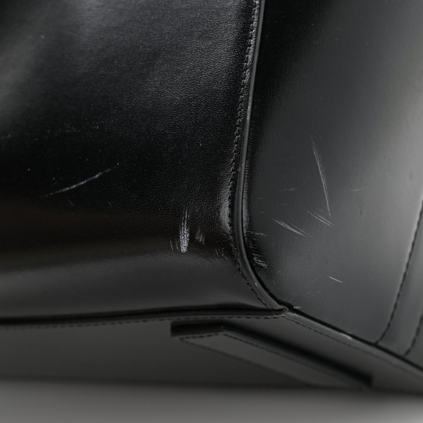 Shiny Lord Calfskin Medium Antigona Black