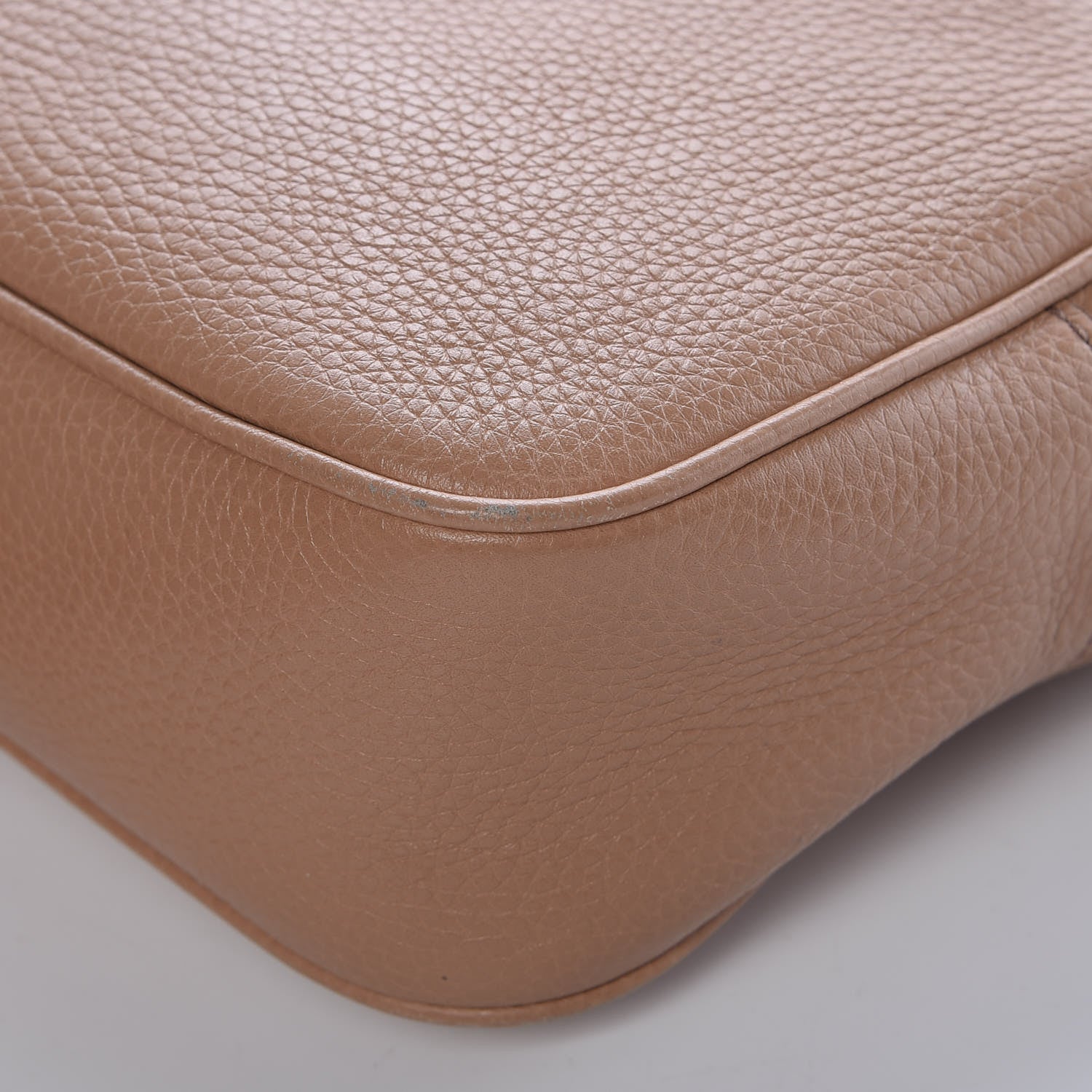 Gucci Pebbled Calfskin Small Soho Disco Bag Camelia 10 of 13