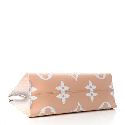 Louis Vuitton Monogram Giant By The Pool Onthego GM Brume 4 of 8