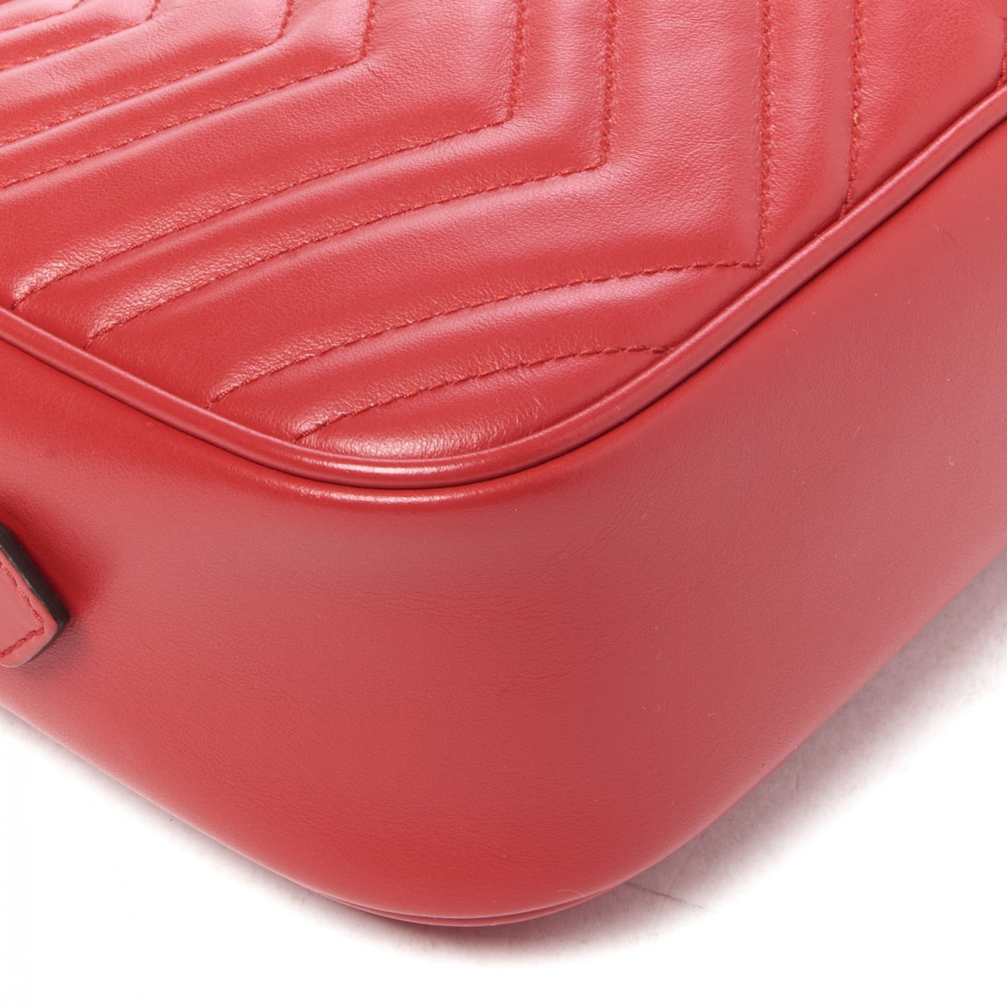 Calfskin Matelasse Small GG Marmont Chain Shoulder Bag Hibiscus Red