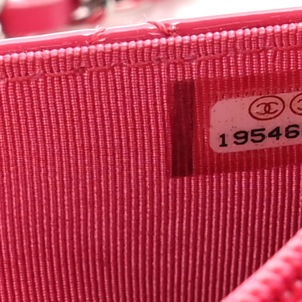 Patent Quilted Wallet On Chain WOC Fuchsia