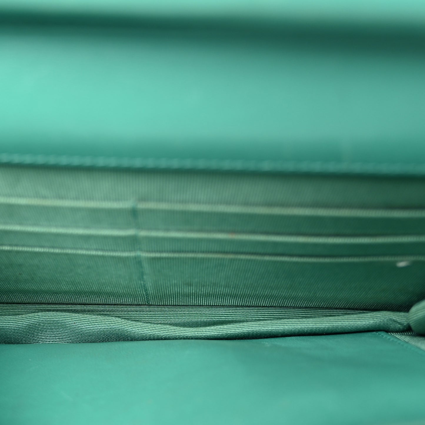 Patent Quilted Wallet On Chain WOC Green