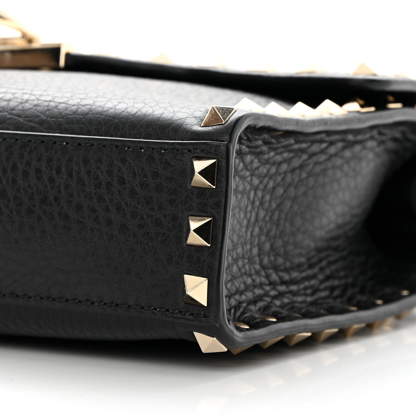 Pebbled Calfskin Medium Rockstud Flip Lock Crossbody Bag Black