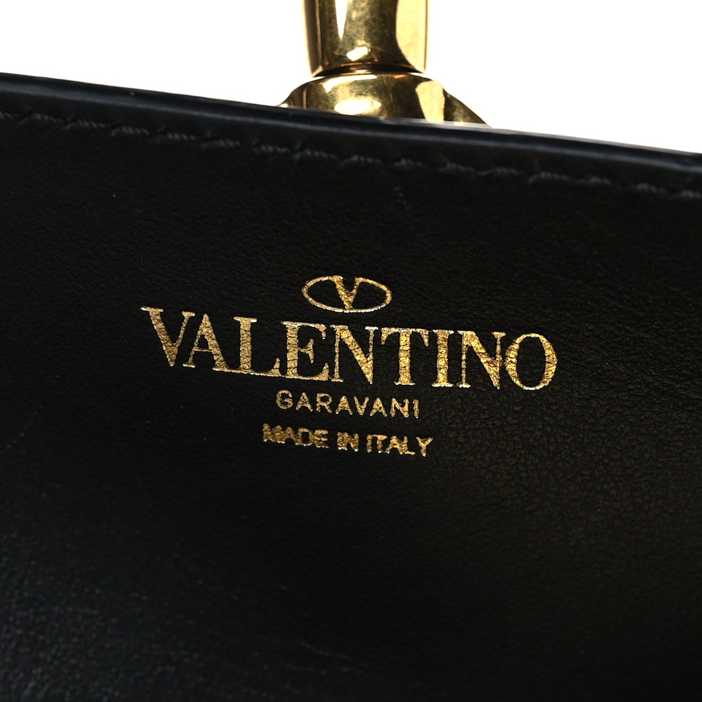 Grainy Calfskin Small VLogo Escape Shopper Black