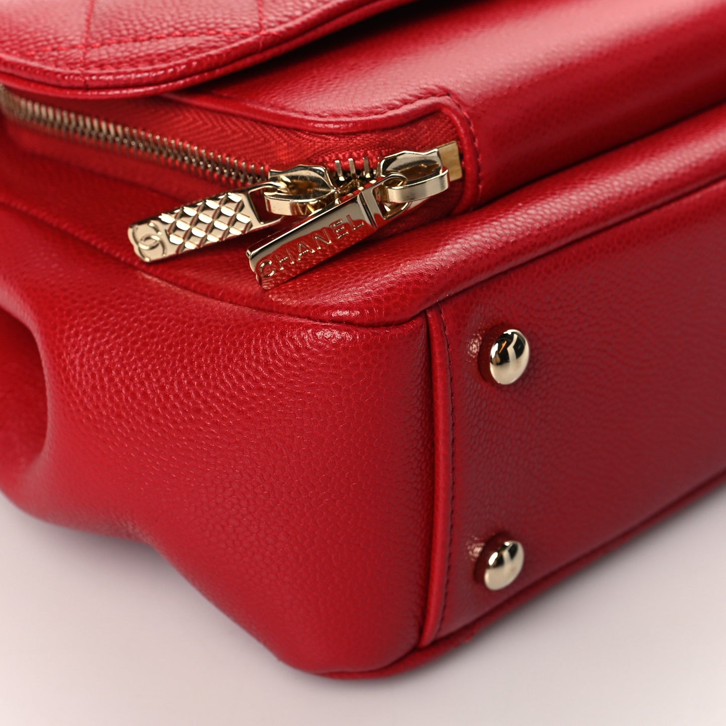 Caviar Quilted Medium Business Affinity Flap Red
