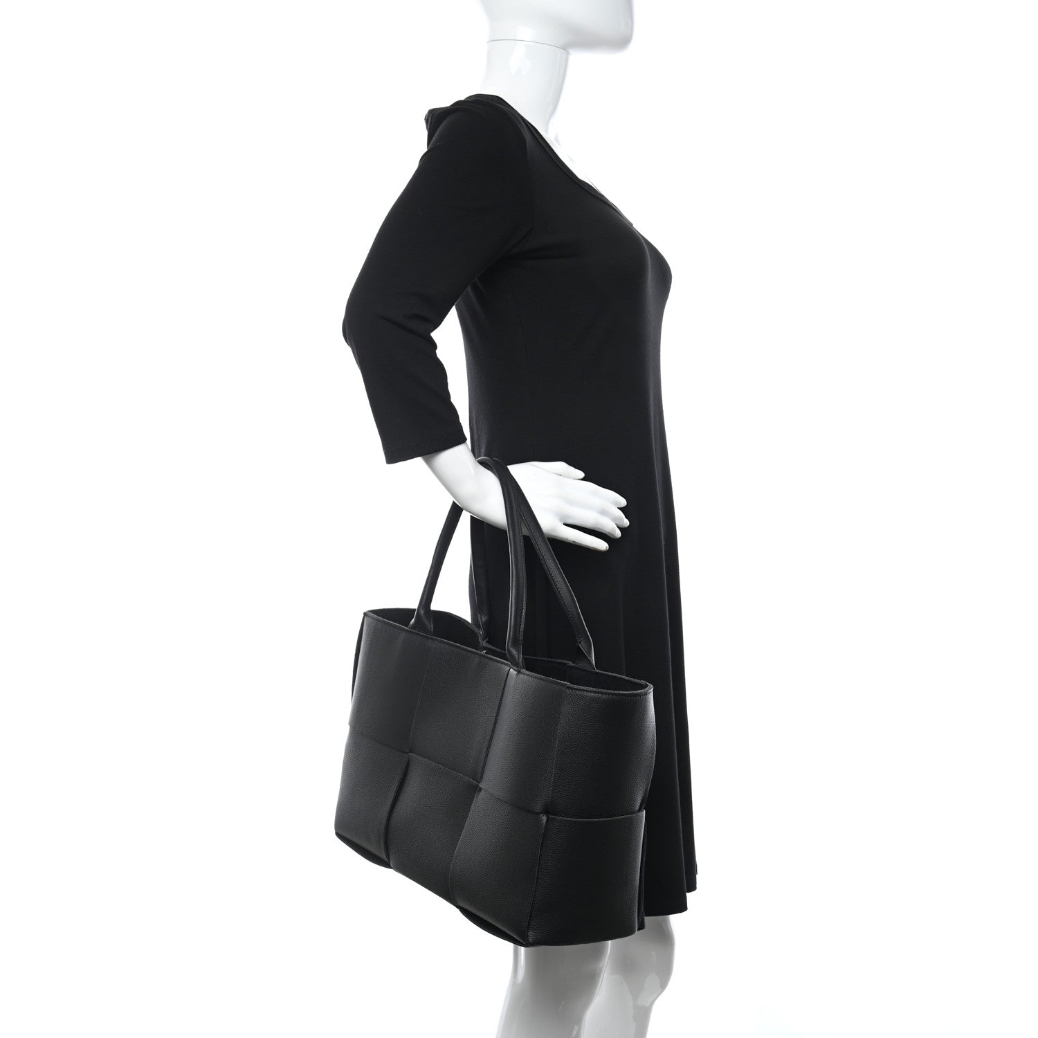 Bottega Veneta Grained Calfskin Maxi Intrecciato Arco Tote Black 2 of 11