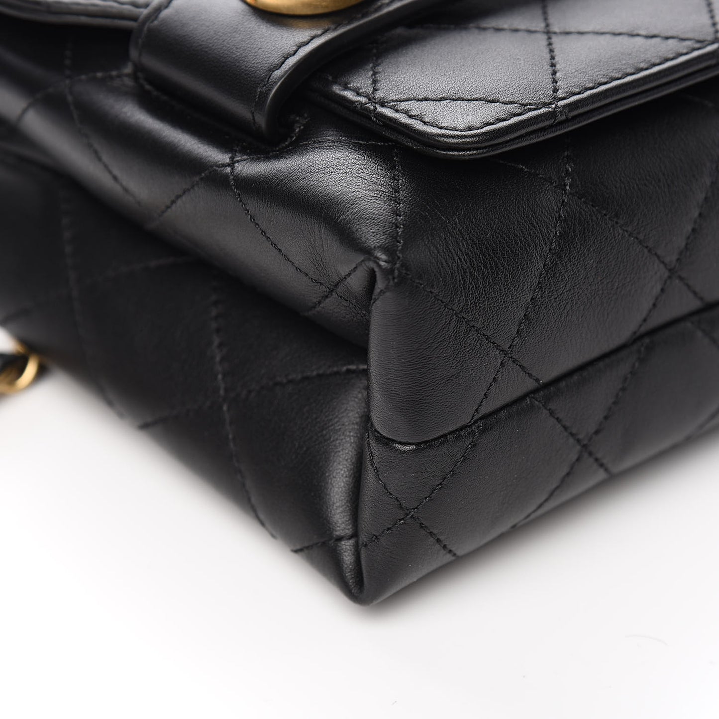 Calfskin Quilted Enchained Flap Black