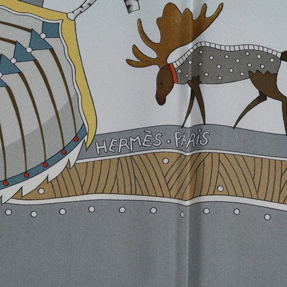 Hermes Silk La Vie Du Grand Nord Scarf 90 Bleu Lavande Bleu Pale Gris Perle 5 of 5