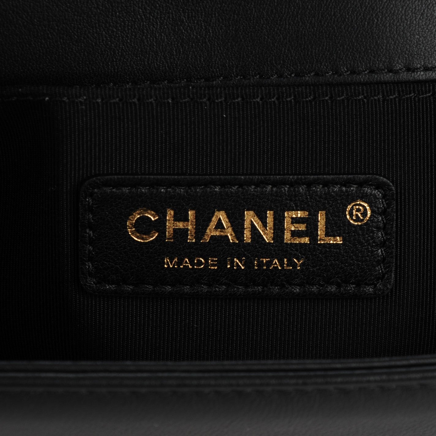 Metallic Calfskin Pleated Small Boy In Rome Flap Black Gold