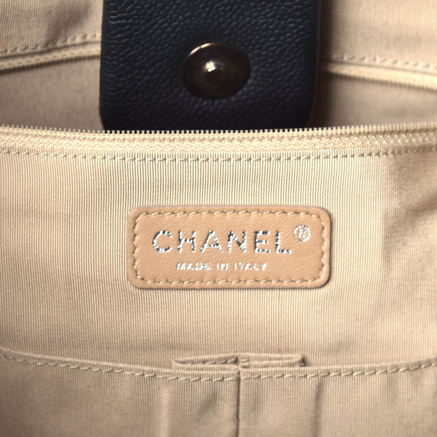 Caviar Expandable Zip Shoulder Bag Black