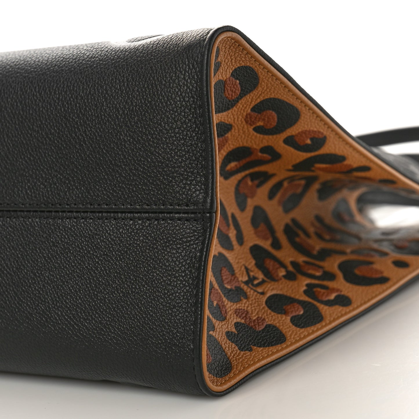 Empreinte Monogram Giant Wild At Heart Onthego MM Black