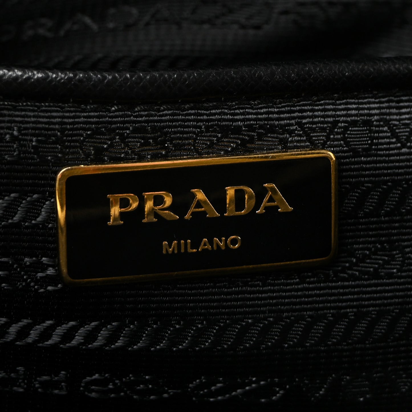 Saffiano Medium Galleria Double Zip Tote Black