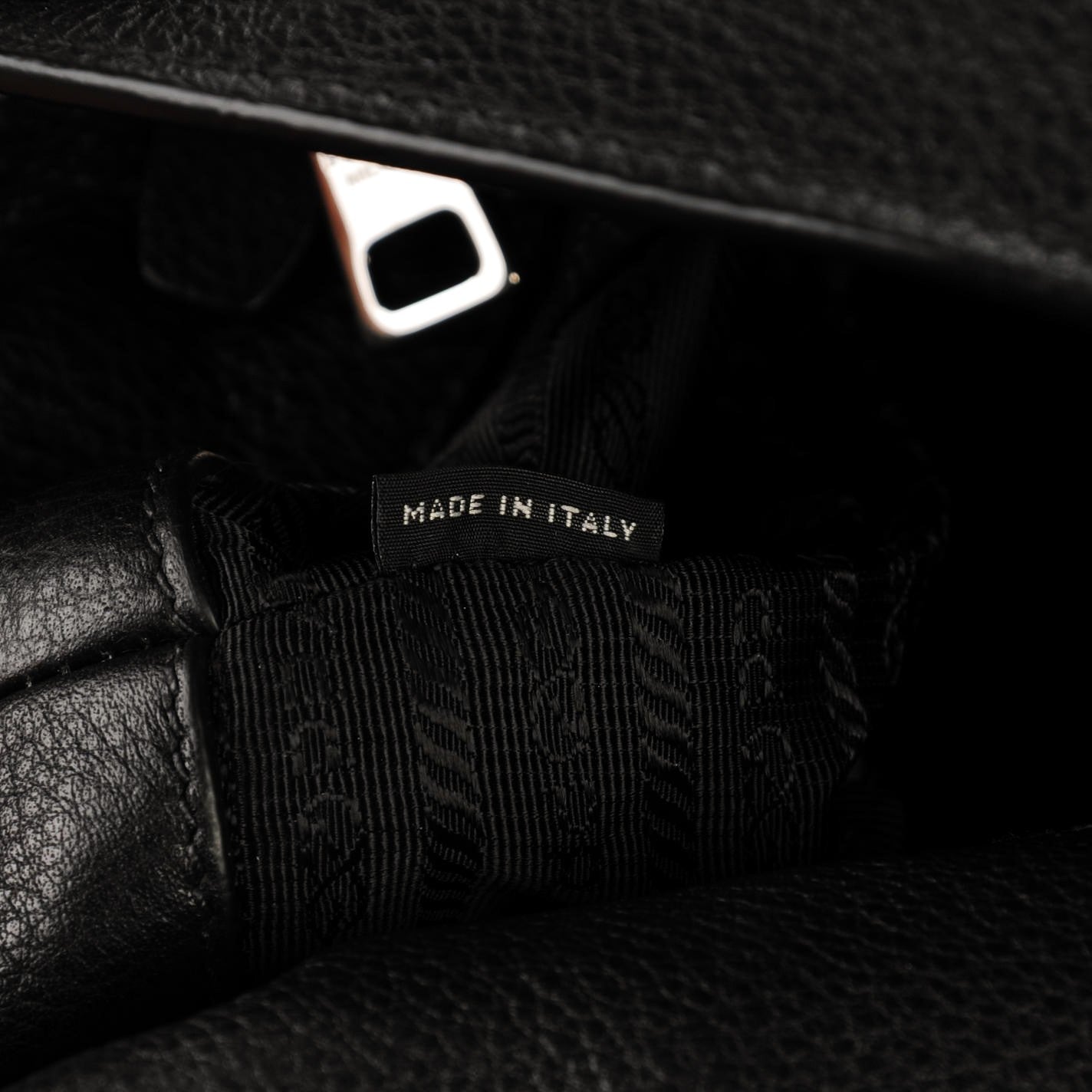 Vitello Daino Tote Nero Black