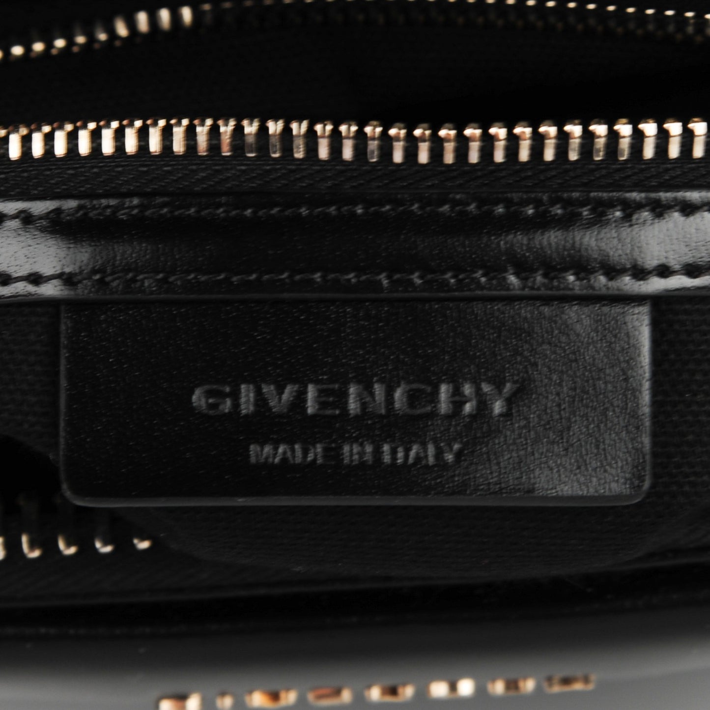 Buffed Calfskin Small Antigona Black