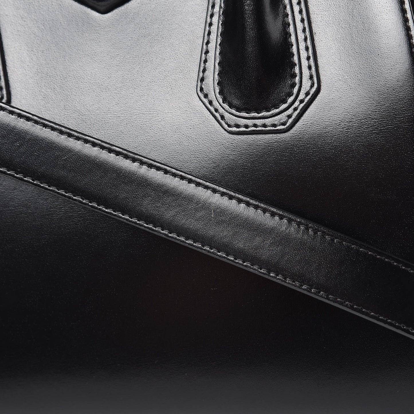 Shiny Lord Calfskin Small Antigona Black