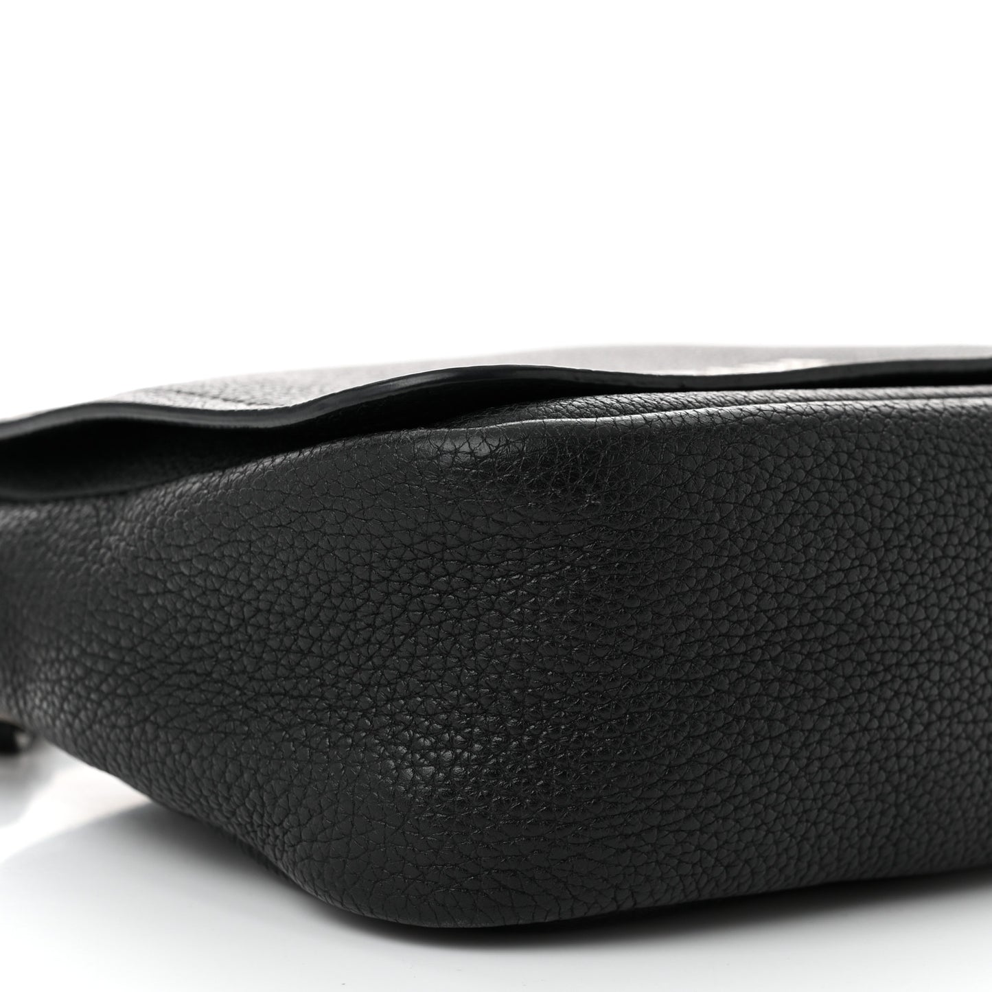 Vitello Daino Soft Flap Crossbody Black