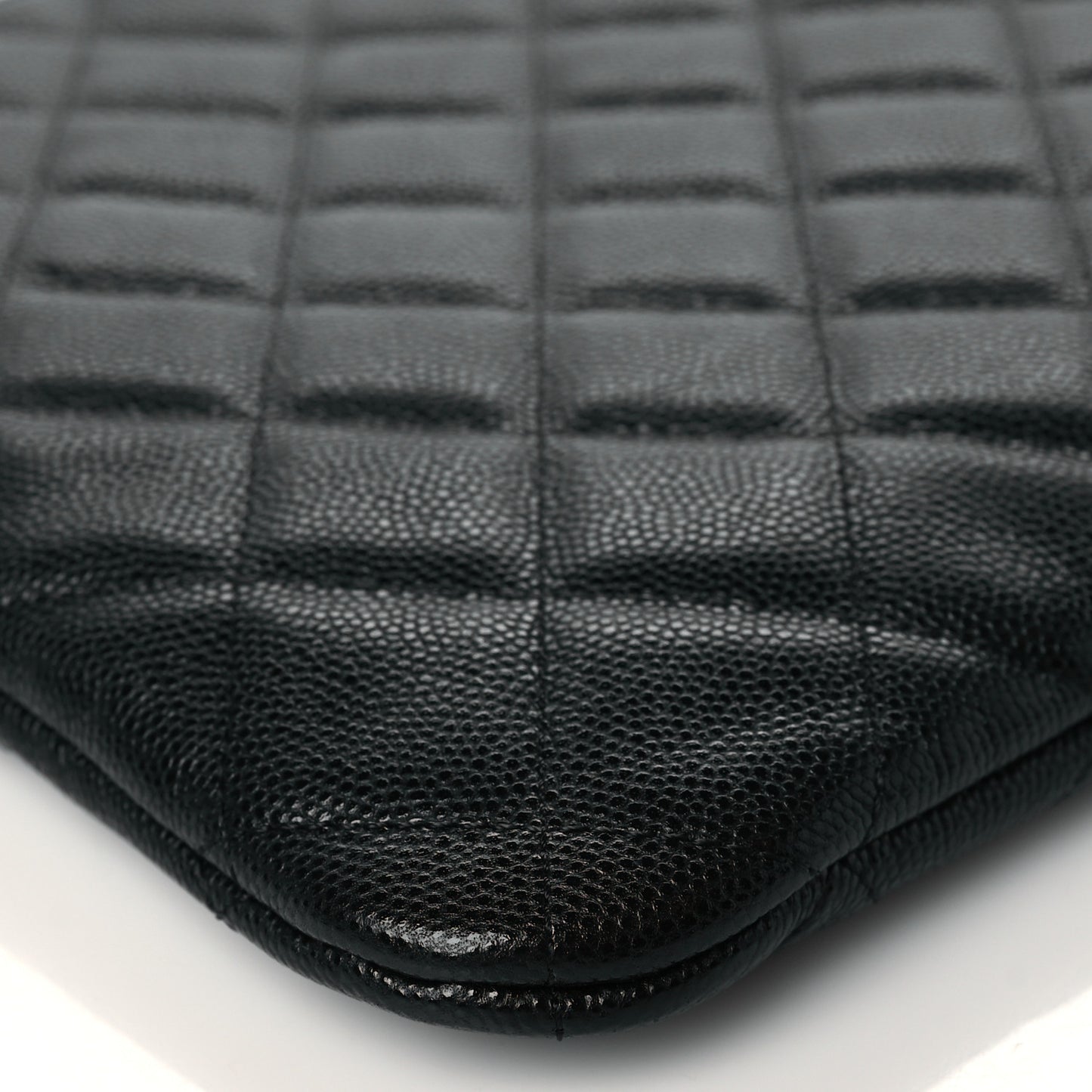 Caviar Quilted Medium Cosmetic Case Black