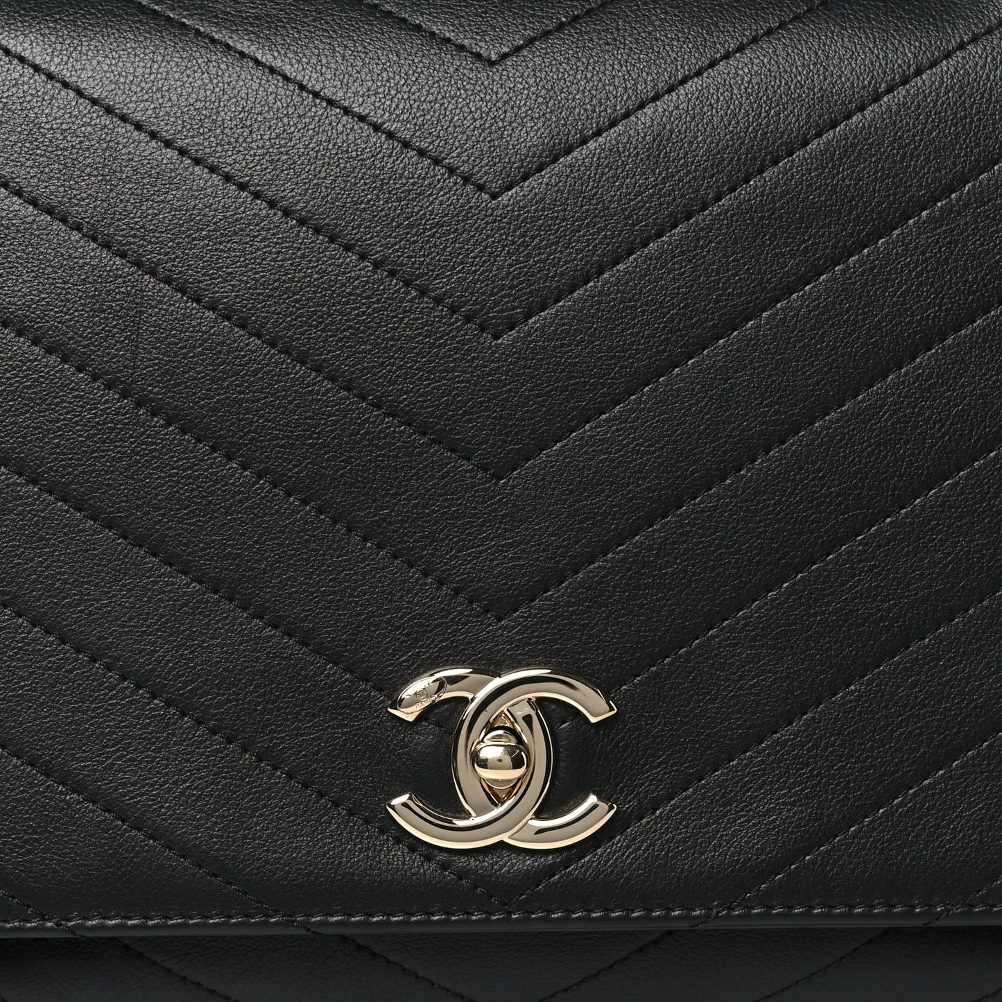 Grained Calfskin Small Chevron Chic Top Handle Flap Black