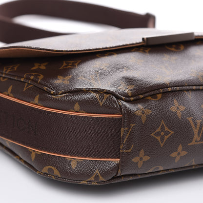 Louis Vuitton Monogram Beaubourg MM Messenger Bag 7 of 12