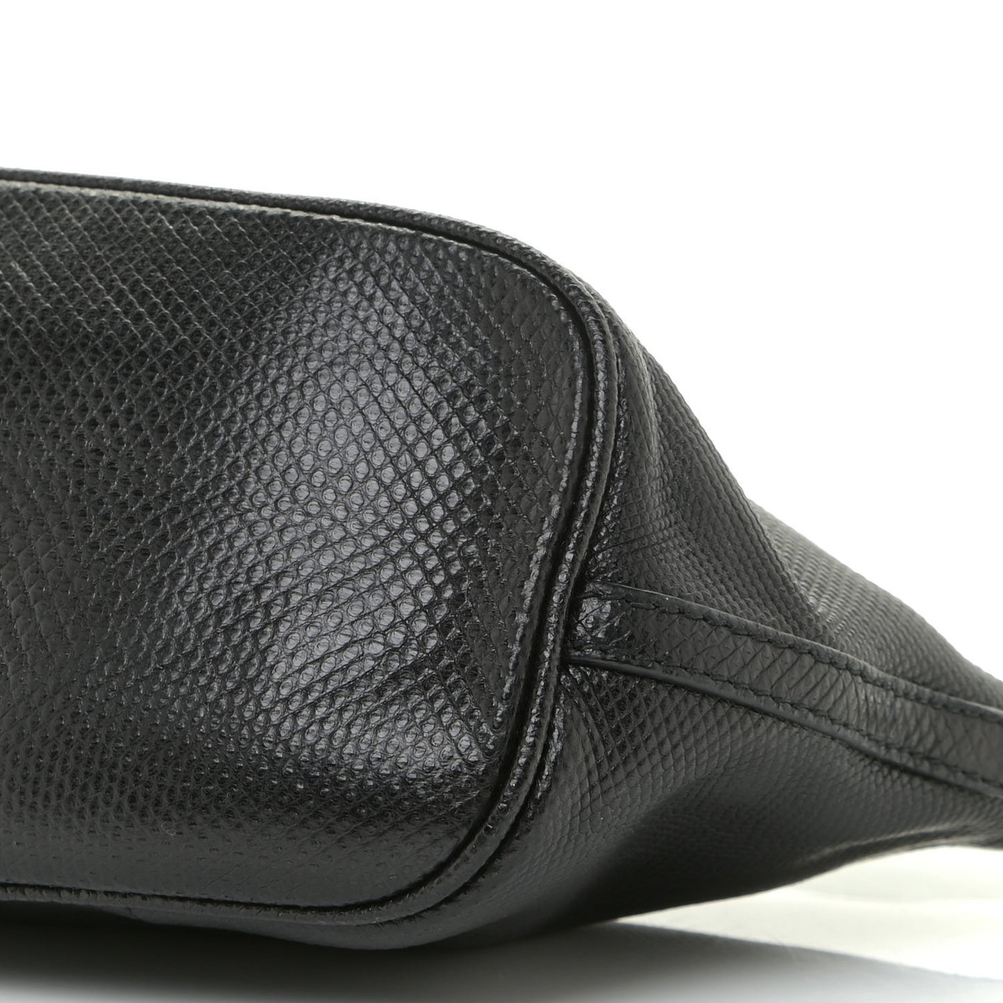 Calfskin Lizard Embossed Boat Pochette Black