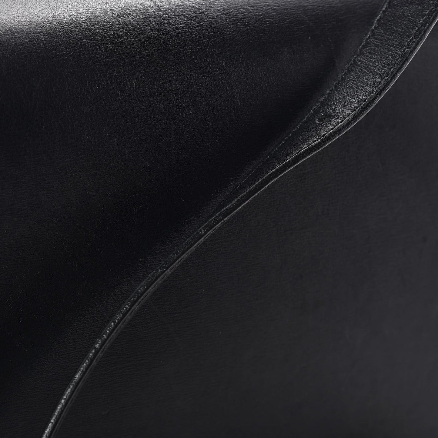 Box Calfskin Medium Classic Box Flap Bag Black