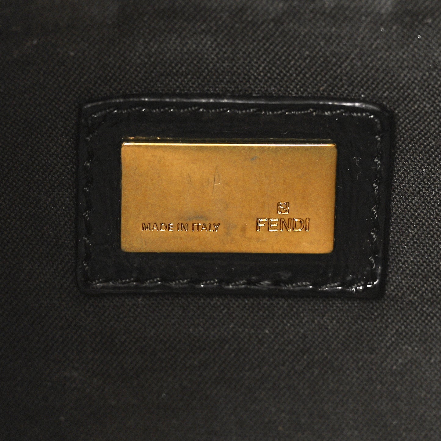 Vitello Naplak Medium Convertible Baguette Black