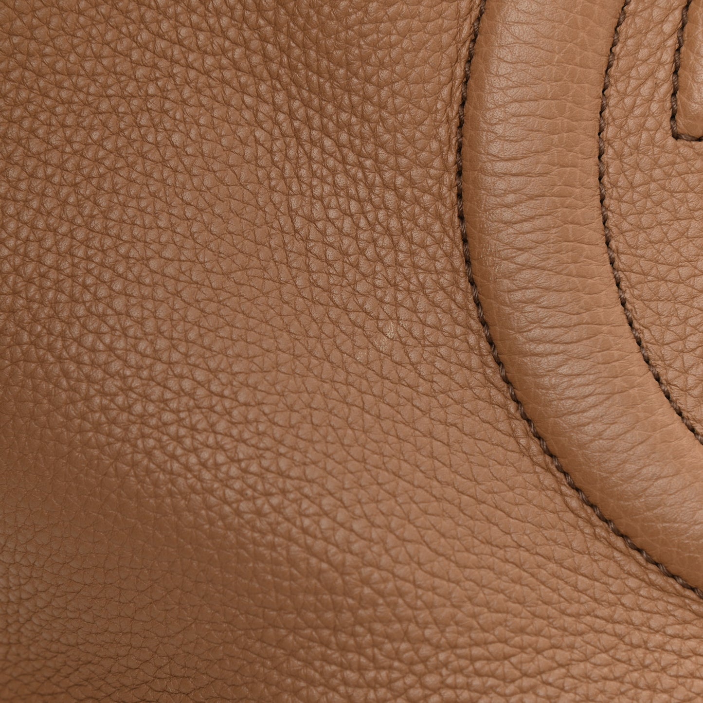 Pebbled Calfskin Large Soho Hobo Camelia