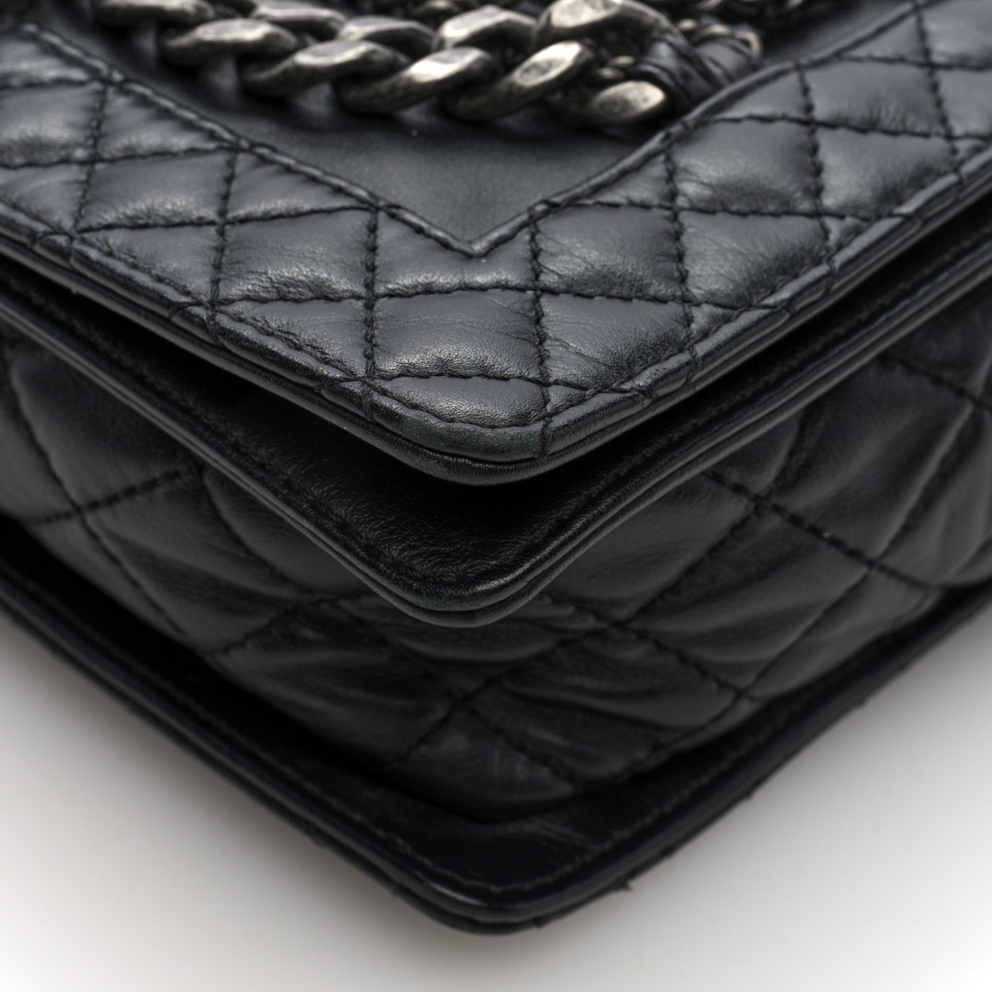 Calfskin Enchained New Medium Boy Flap Black