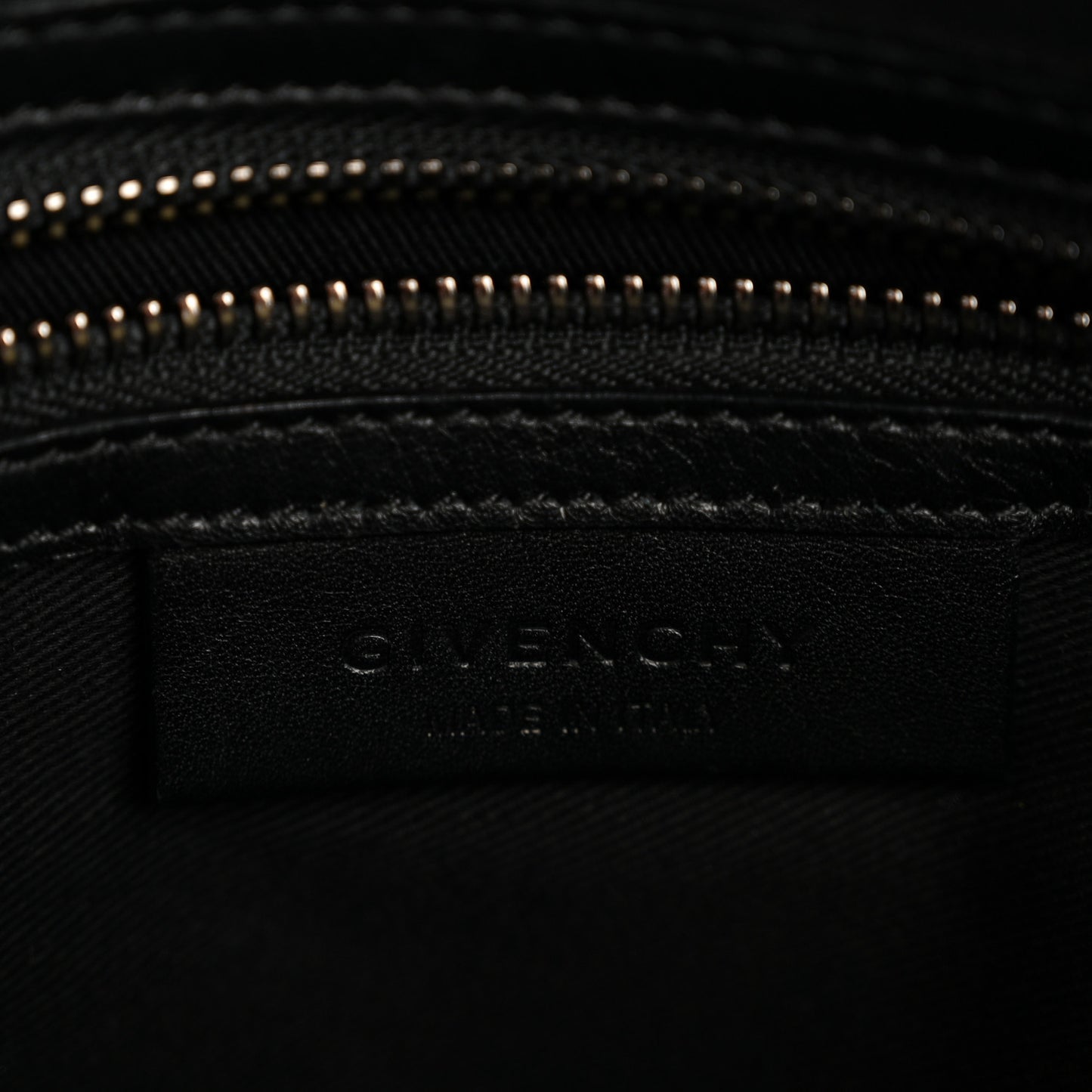 Shiny Lord Calfskin Medium Antigona Black