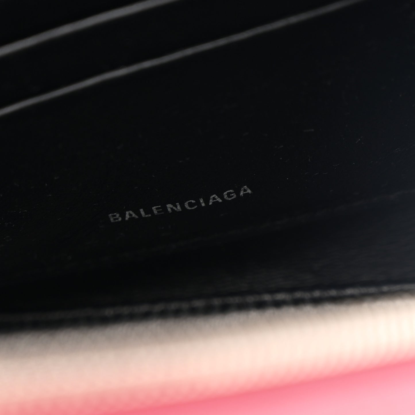 Shiny Day Calfskin M Triangle Pouch Rouge Grenat