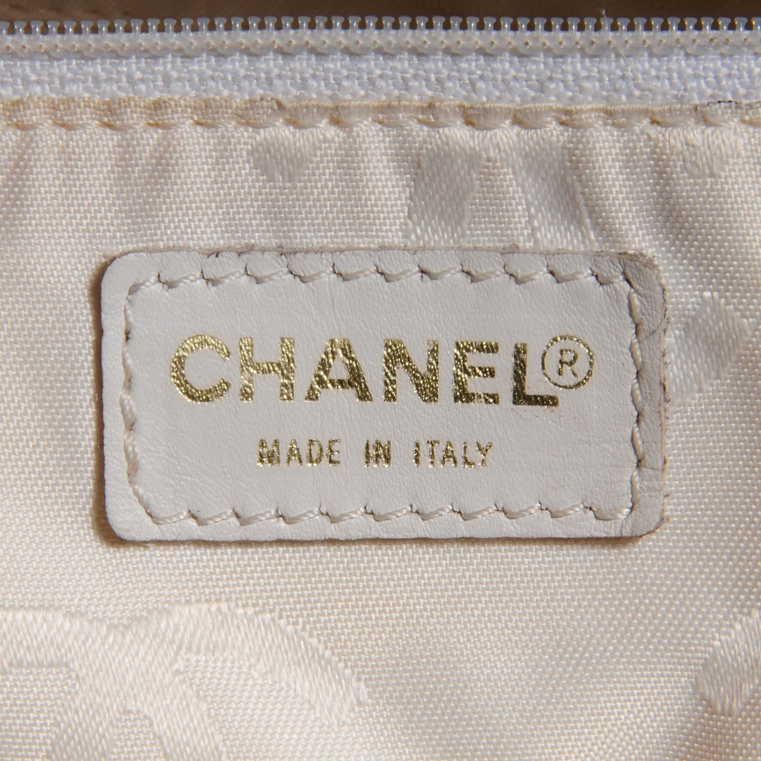 Chanel Caviar CC Wood Chain Hobo White 6 of 7