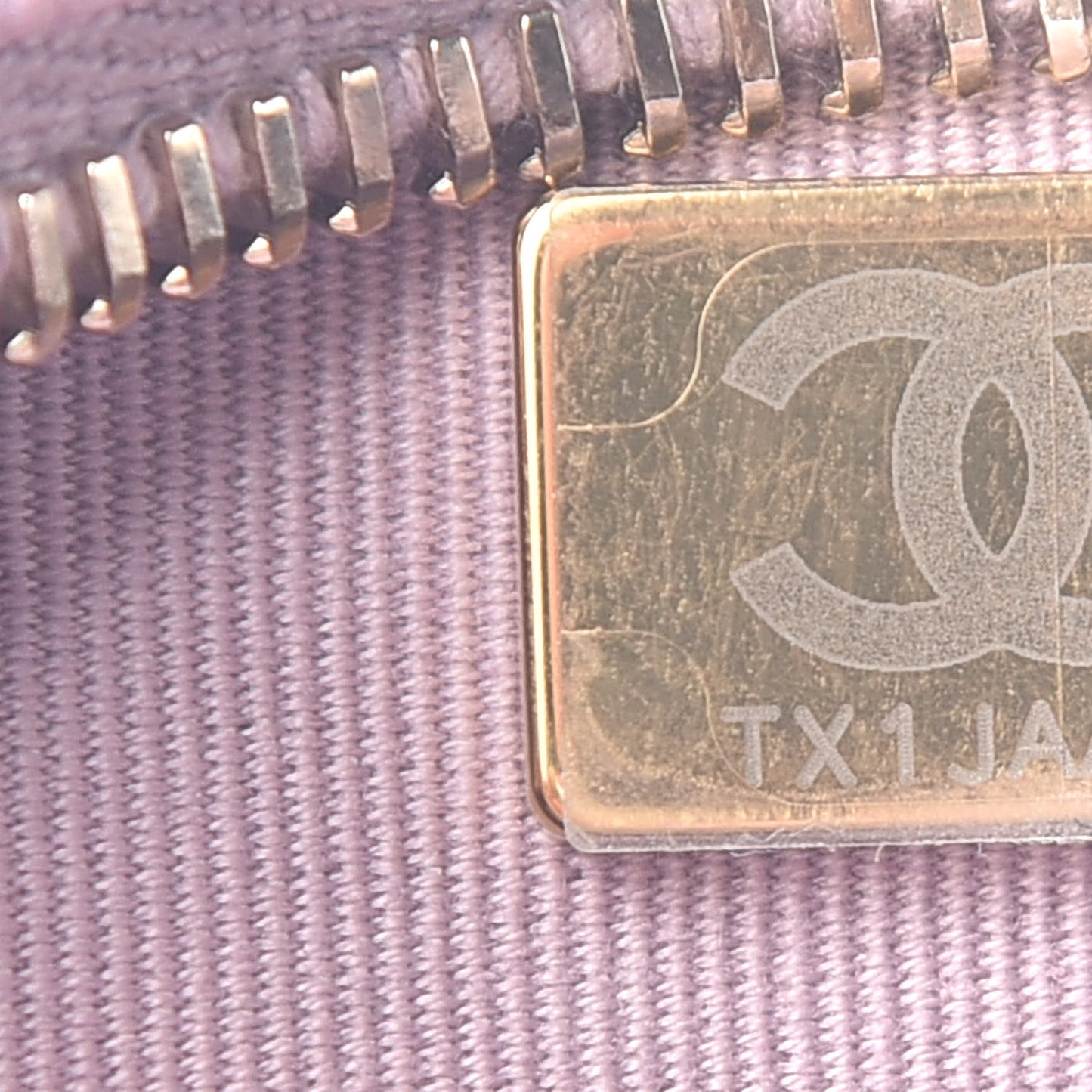 Iridescent Caviar Quilted Vertical My Perfect Camera Case Pink