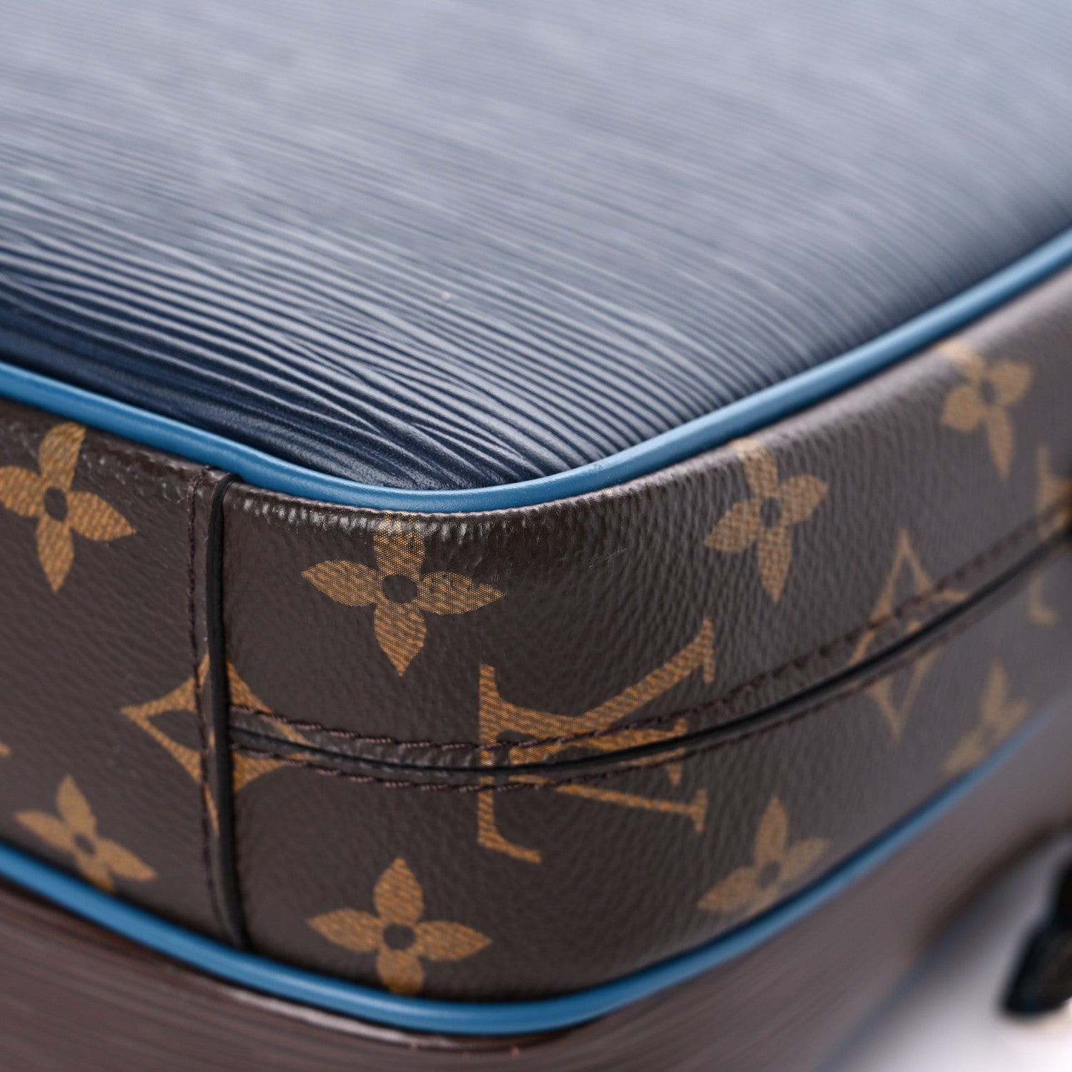 Louis Vuitton Epi Monogram Nil Slim 10 of 13