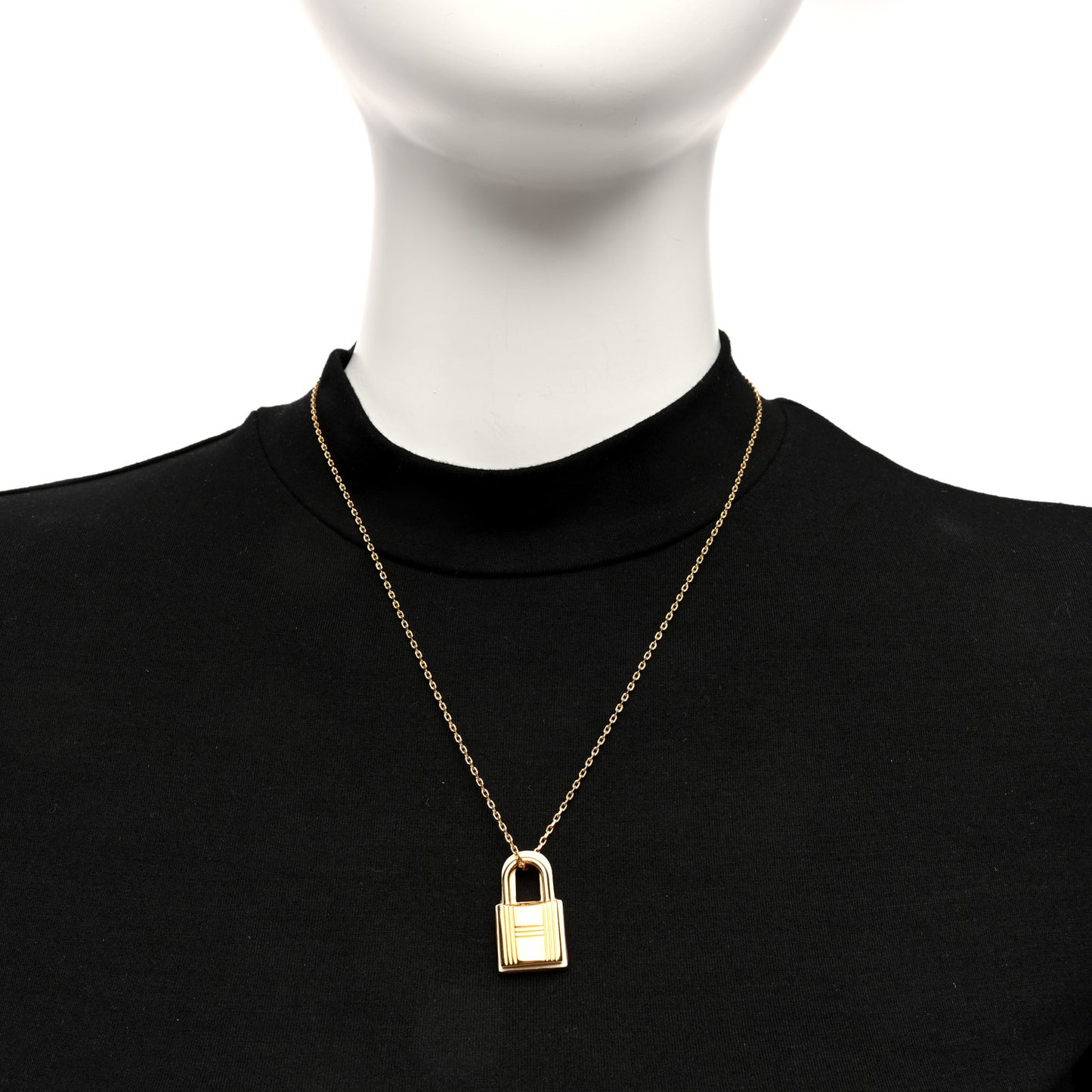 Swift Small O'Kelly Pendant Necklace White