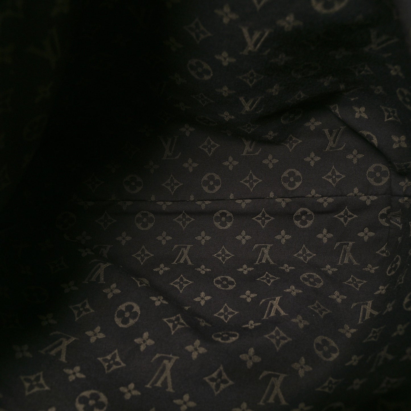 Calfskin Monogram Atlantis Vibe MM Black