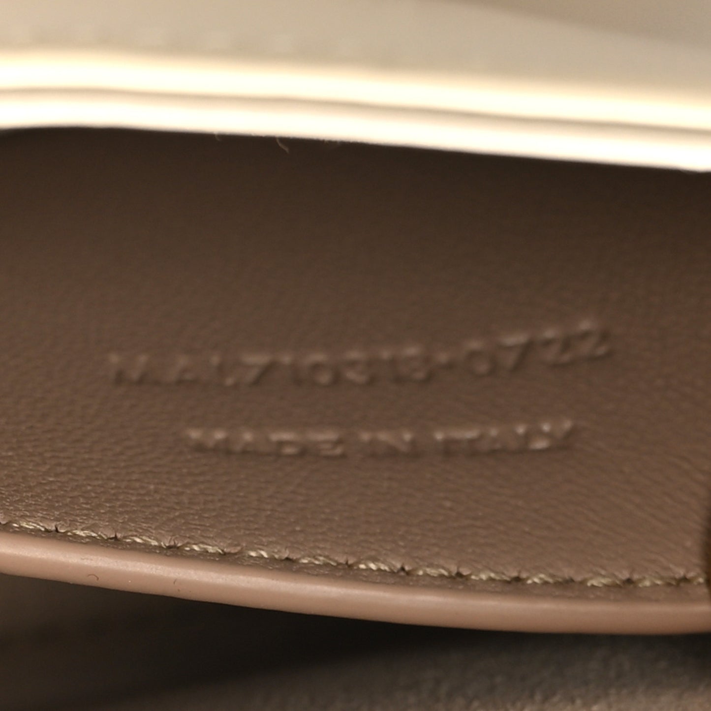 Smooth Calfskin Le 5 A 7 Mini Hobo Crema Soft