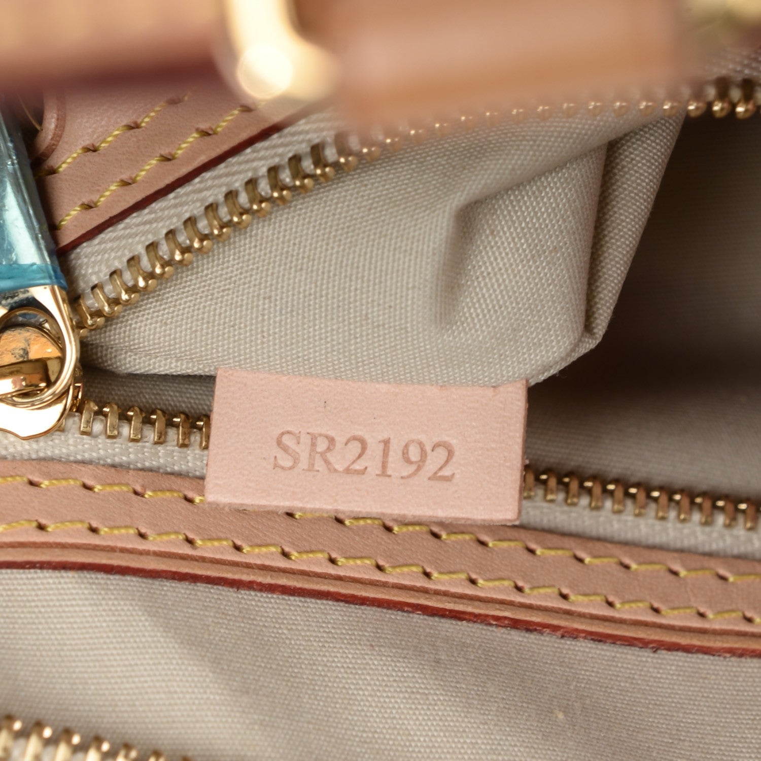 Louis Vuitton Vernis Brea GM Blanc Corail 7 of 7