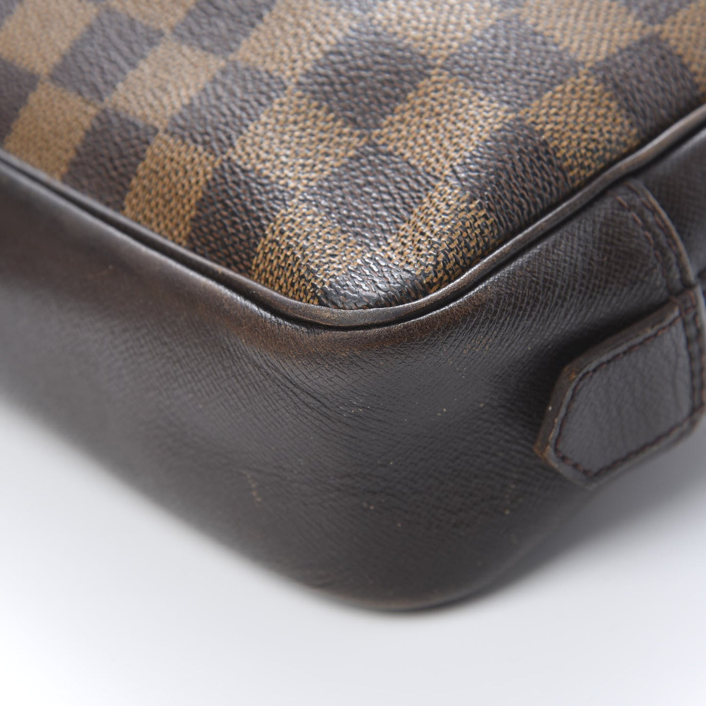 Damier Ebene Trousse Toilette 28