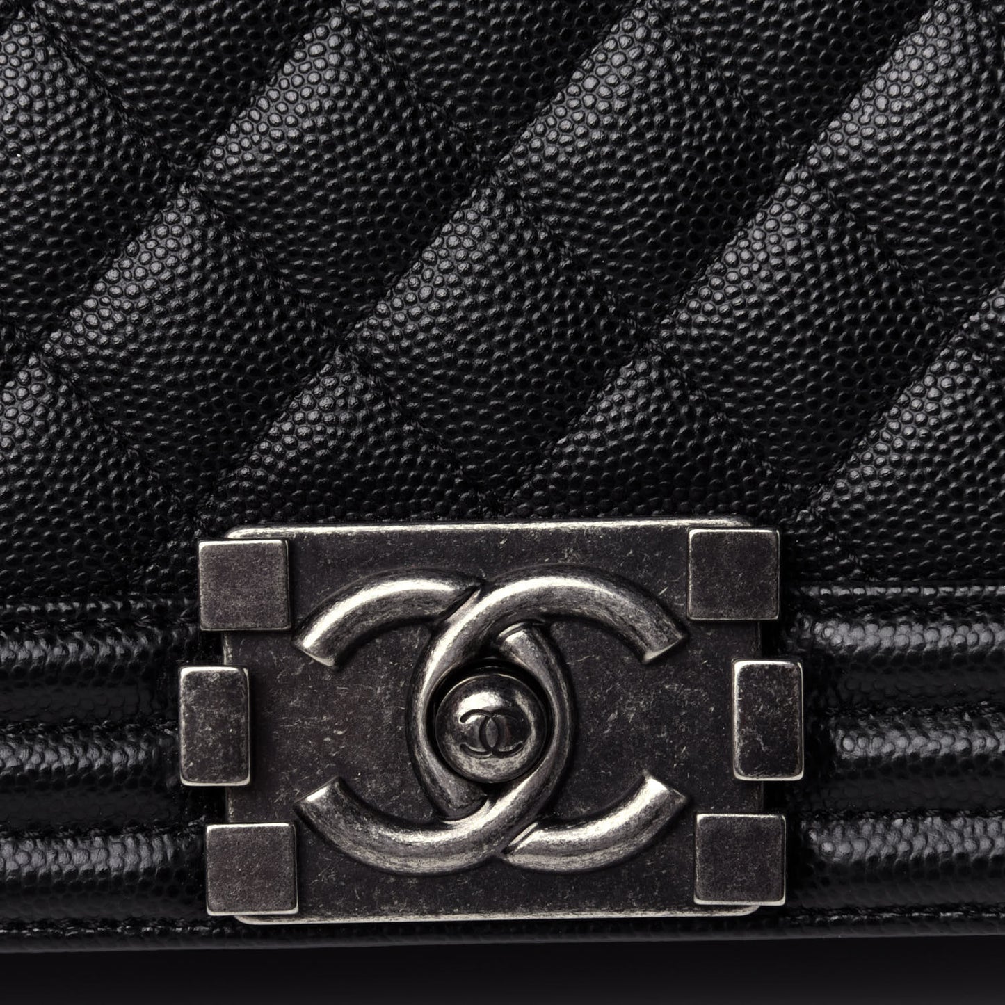 Caviar Quilted Medium Boy Flap Black
