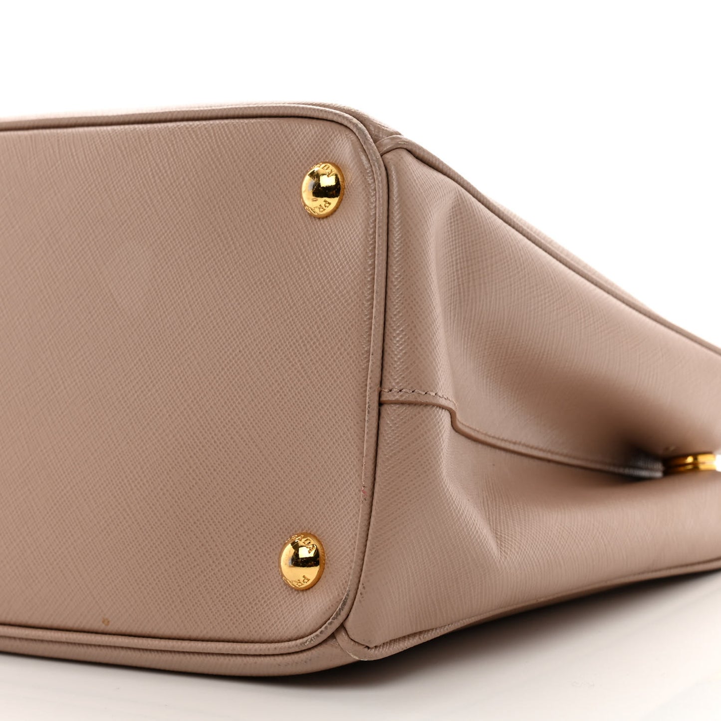 Saffiano Medium Galleria Double Zip Tote Cammeo