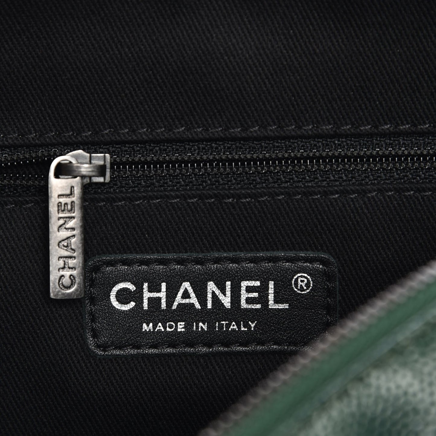 Iridescent Caviar Quilted Large Chic Flap Dark Green