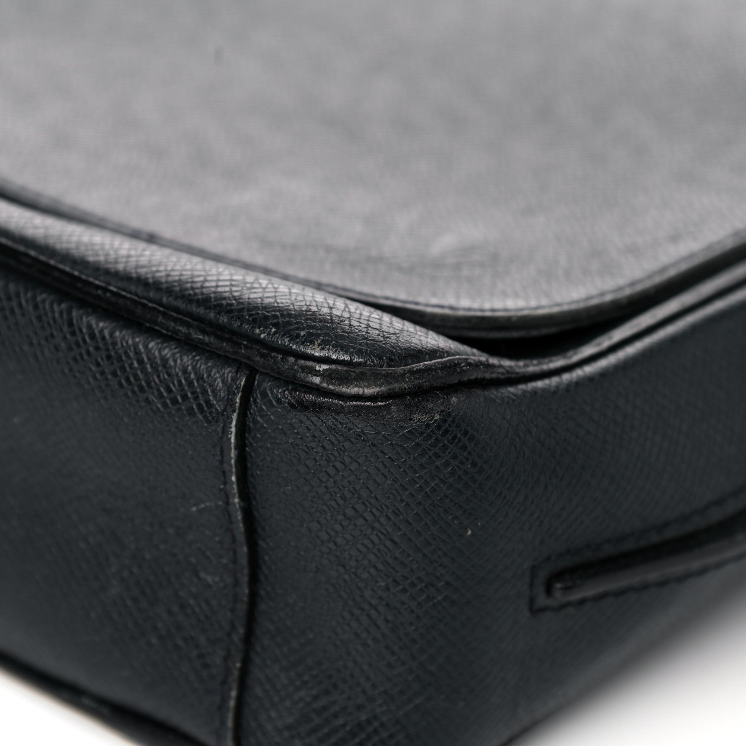 Louis Vuitton Taiga Milo Messenger Boreal 8 of 25