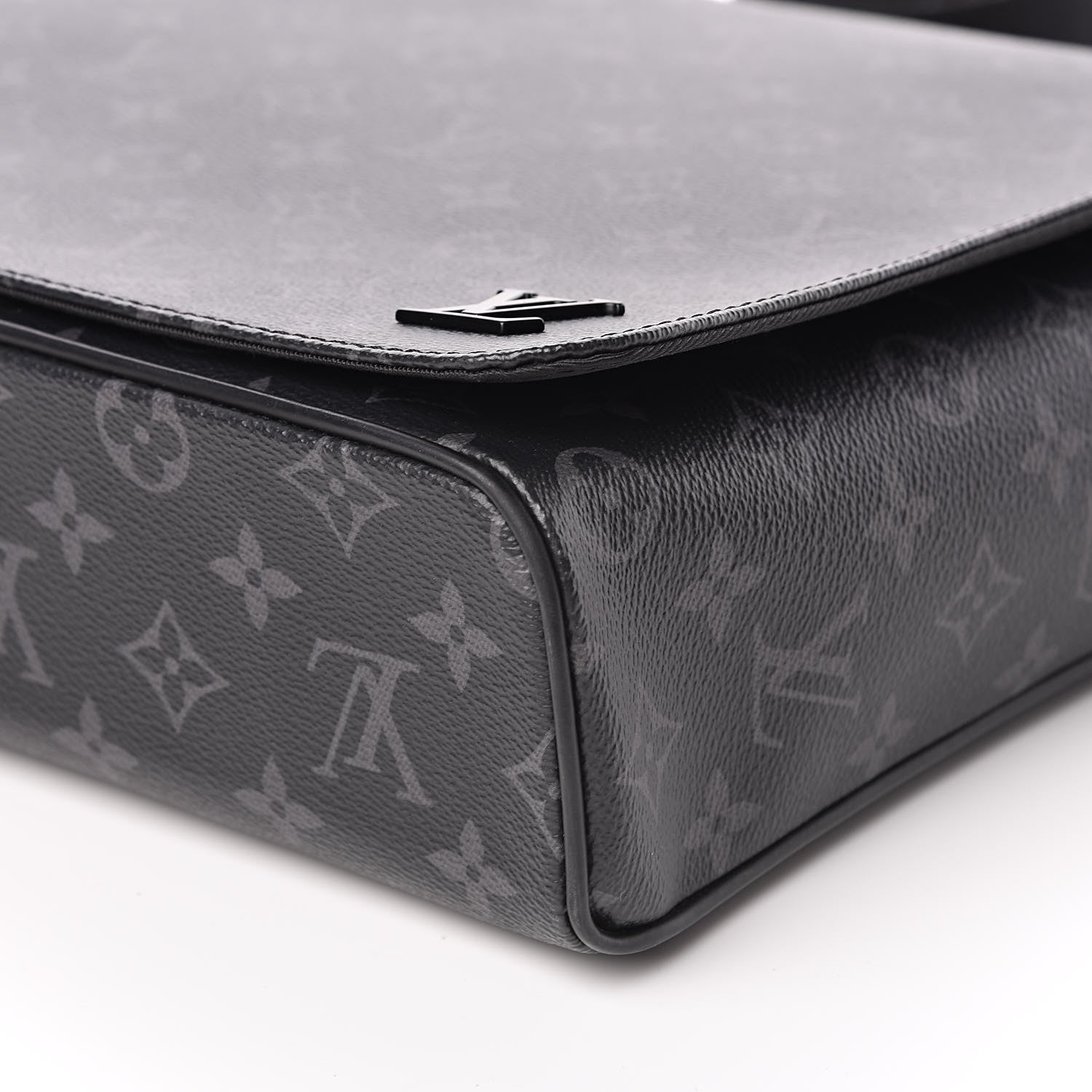 Louis Vuitton Monogram Eclipse District MM 8 of 9
