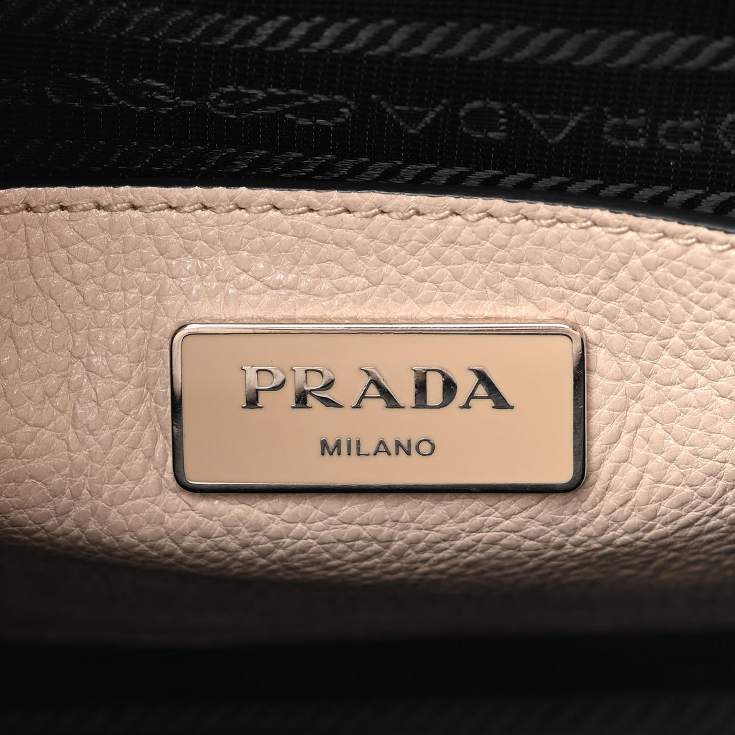 Vitello Daino Double Zip Tote Cammeo