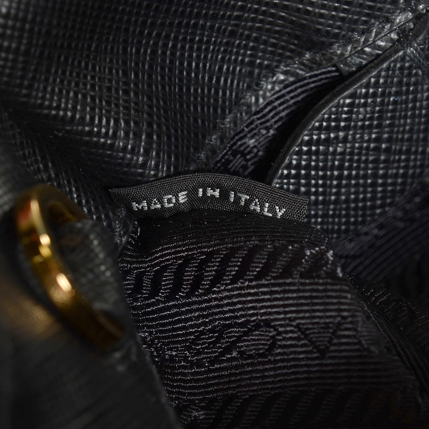 Saffiano Lux Medium Double Zip Tote Nero Black