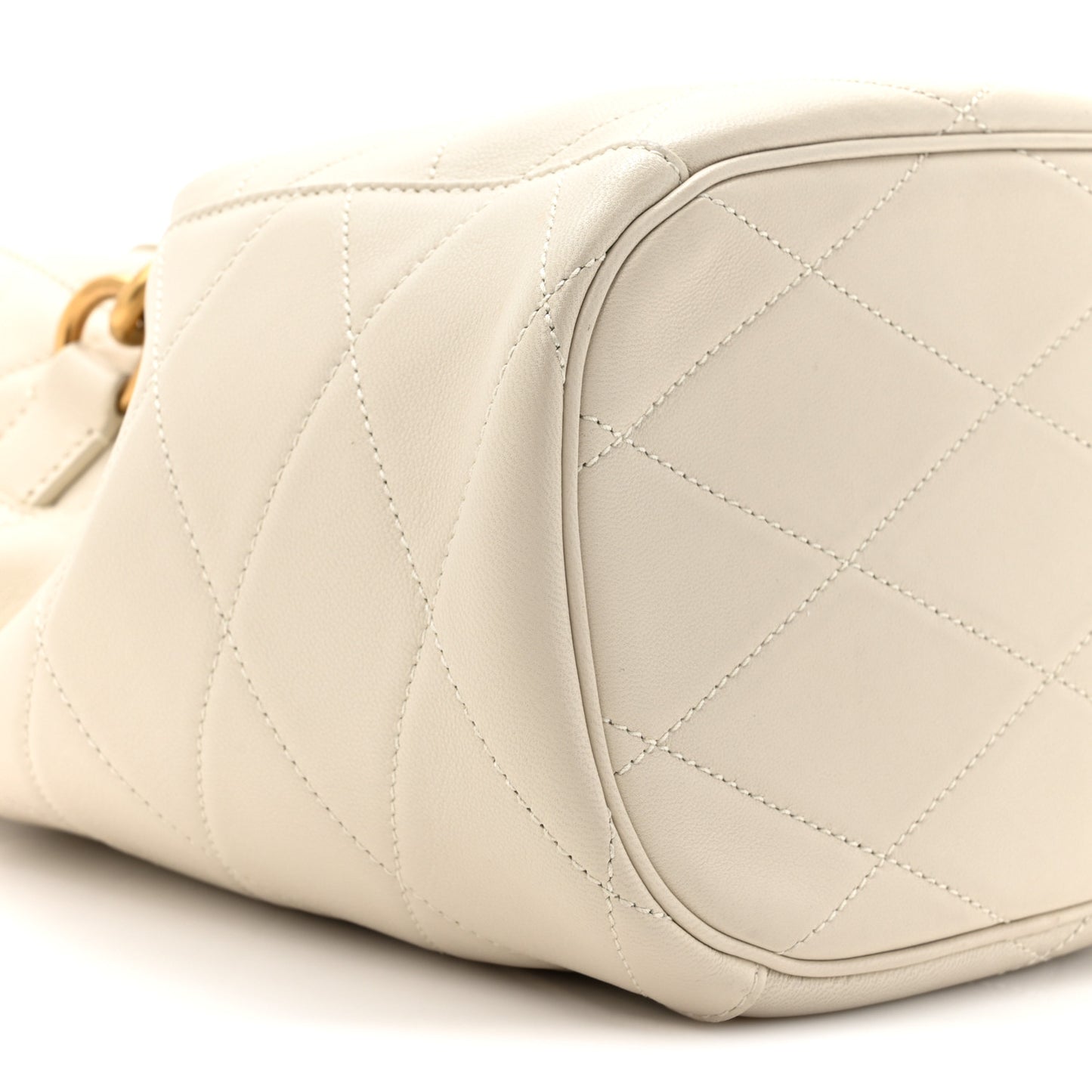 Lambskin Quilted Le Maillon Bucket Bag Crema Soft