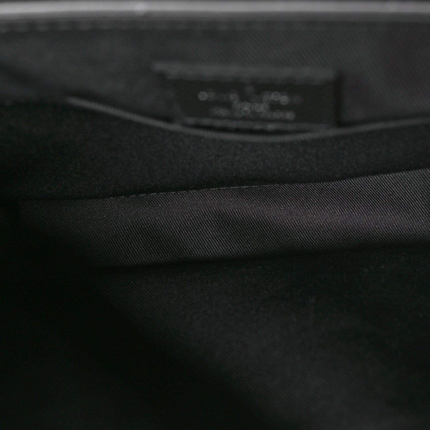 Louis Vuitton Taiga District PM Black 5 of 10